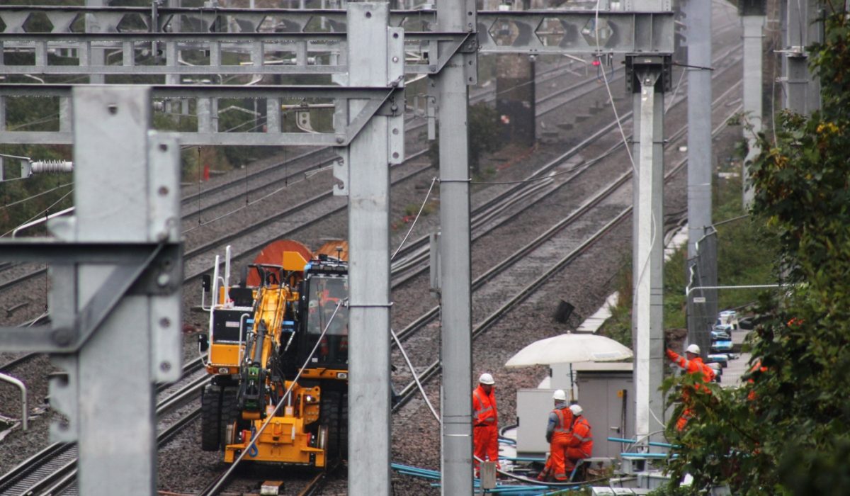 2017_at_Twyford_station_-_electrification_works_(3)