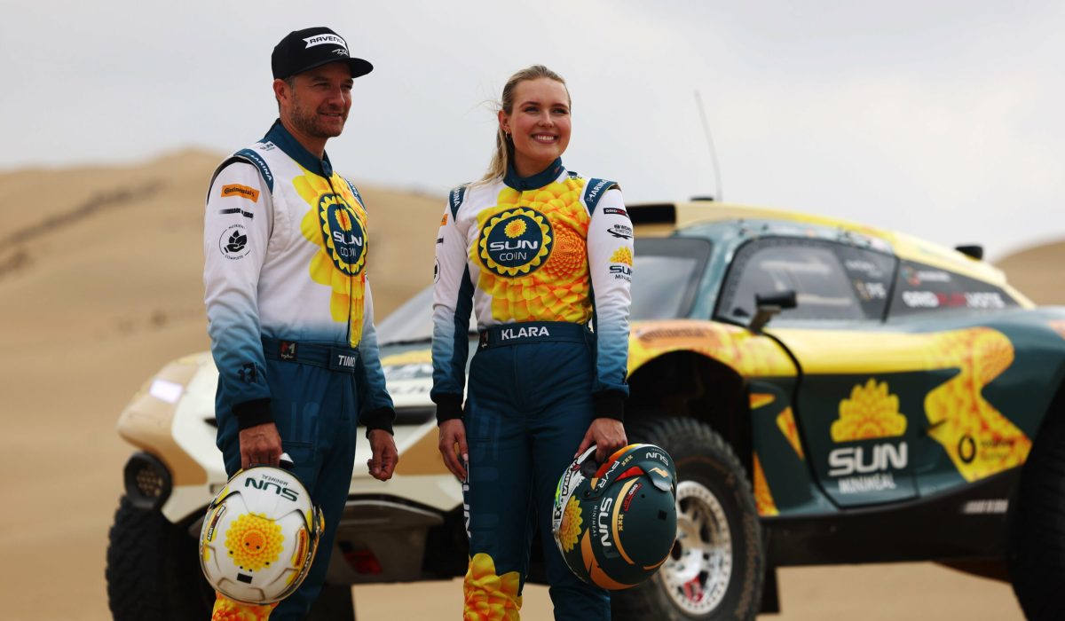 FEBRUARY 15: Timo Scheider (DEU), SUN Minimeal Team, and Klara Andersson (SWE), SUN Minimeal Team during the Saudi Arabia on February 15, 2024. (Photo by Alastair Staley / LAT Images)